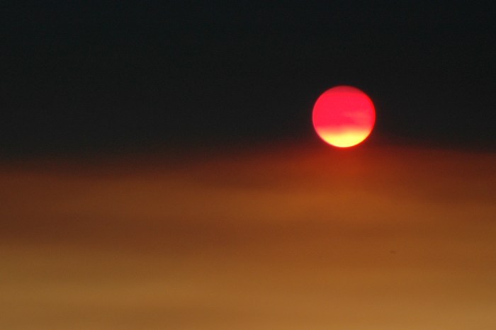 07 Sun through Smoke Apr 21, '09 010.jpg